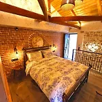 Olive Stone House Domek alpejski