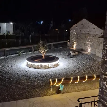 Σαλέ Olive Stone House Aliartos